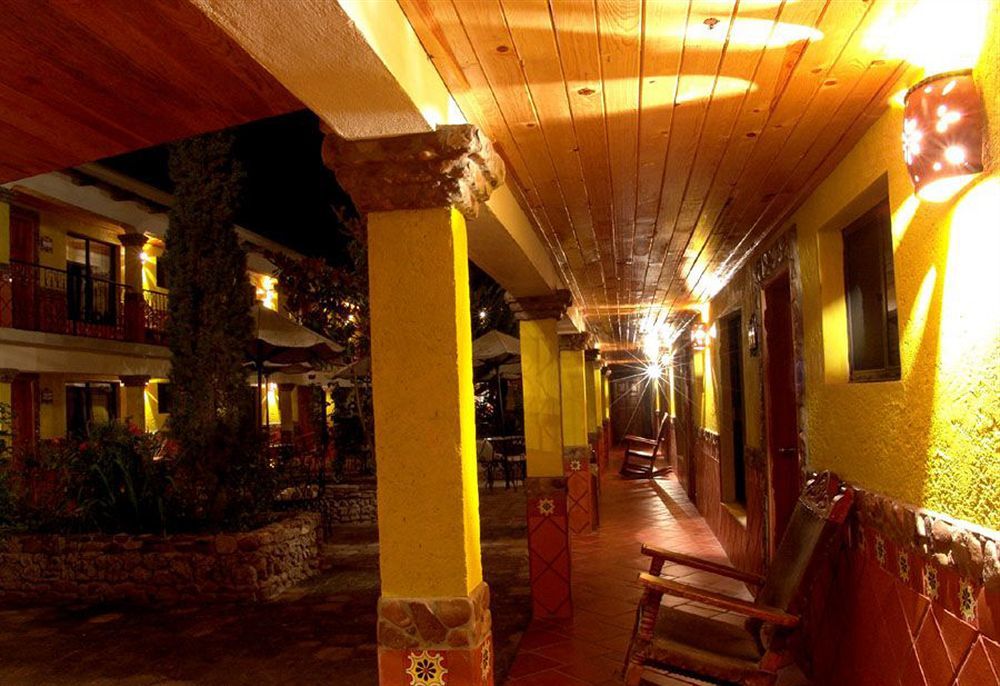 Plaza Mexicana Margarita'S Creel Bagian luar foto